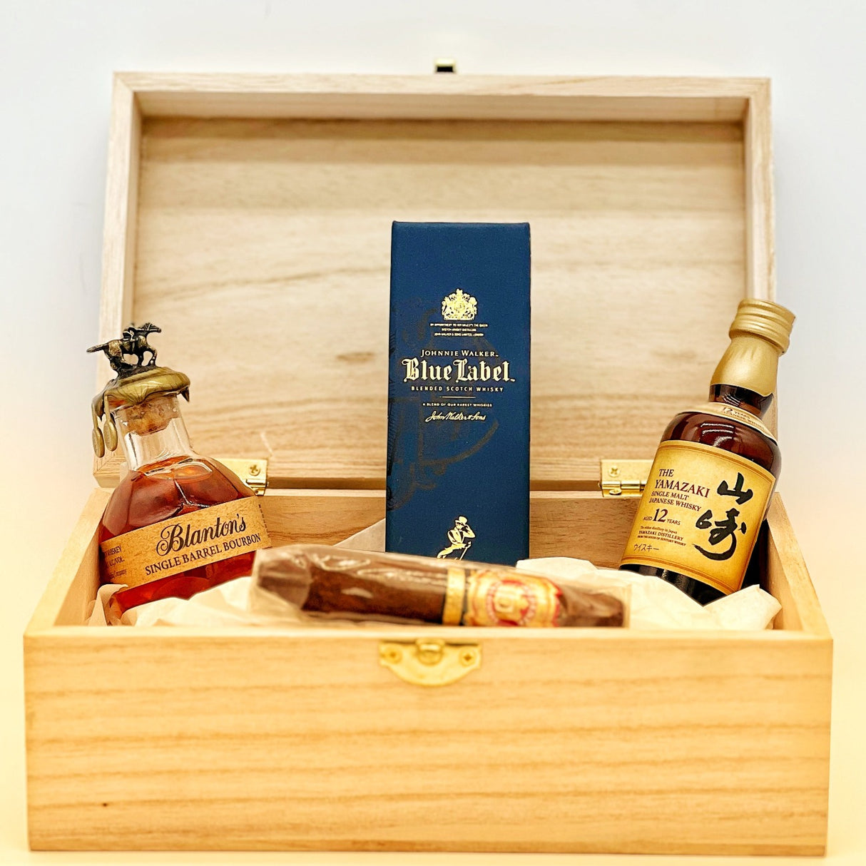 Arturo Fuente Short Story Gift Set – 50ml Whiskey Trio & Wooden Box